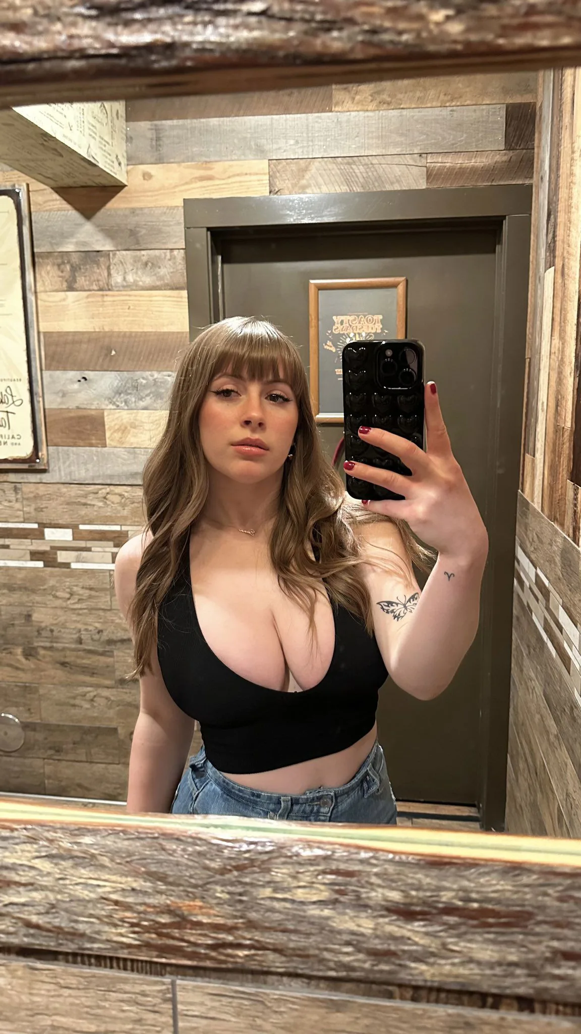Inès escort Newcastle